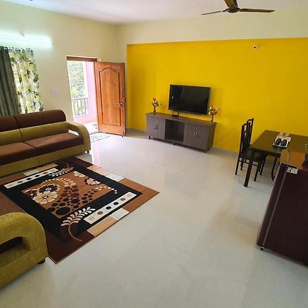 Tirupati Homestay - 2Bhk Ac Family Apartments Near Alipiri And Kapilatheertham - Walk To A2B Veg Restaurant - Wifi - Android Tv - Easy Access To Tirumala Exterior foto