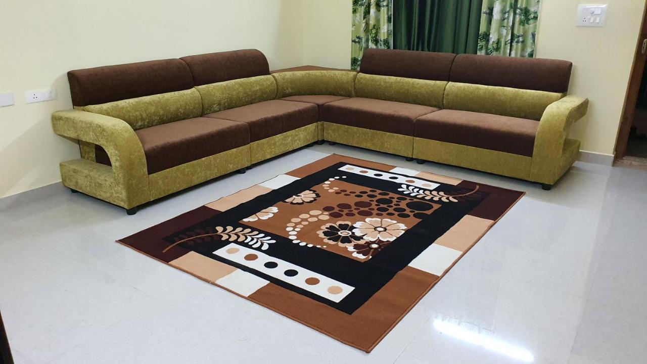 Tirupati Homestay - 2Bhk Ac Family Apartments Near Alipiri And Kapilatheertham - Walk To A2B Veg Restaurant - Wifi - Android Tv - Easy Access To Tirumala Exterior foto